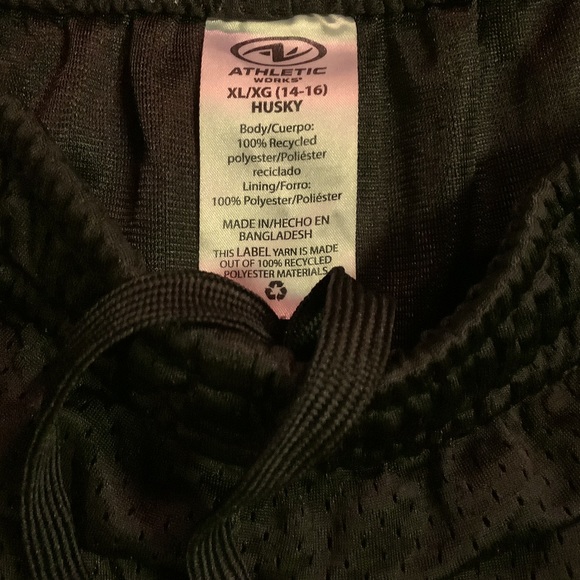 ATHLETIC WORLD MENS SHORTS. - Picture 3 of 3